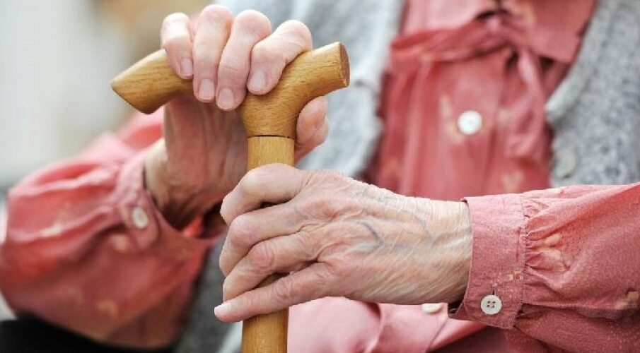 Әйелдердің 61 жаста зейнетке шығуына мүмкіндік беретін заң жобасы мақұлданды
