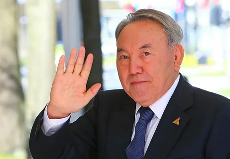 Назарбаев Абу-Дабиде не істеп жүр?