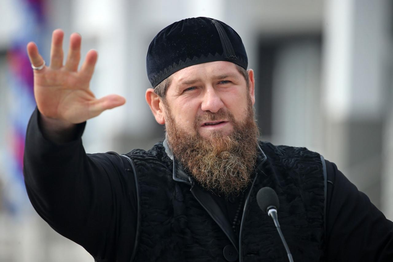 Рамзан Қадыров өзбек басшысына қымбат сыйлық берді