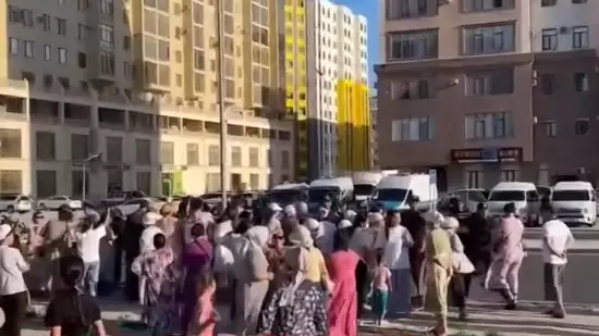 Ақтаулықтар наразылыққа шығып, жолды жапты
