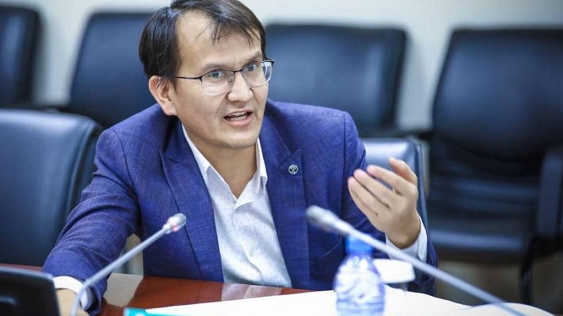 Кітап оқымайтын кей мұғалім әдебиеттен сабақ береді