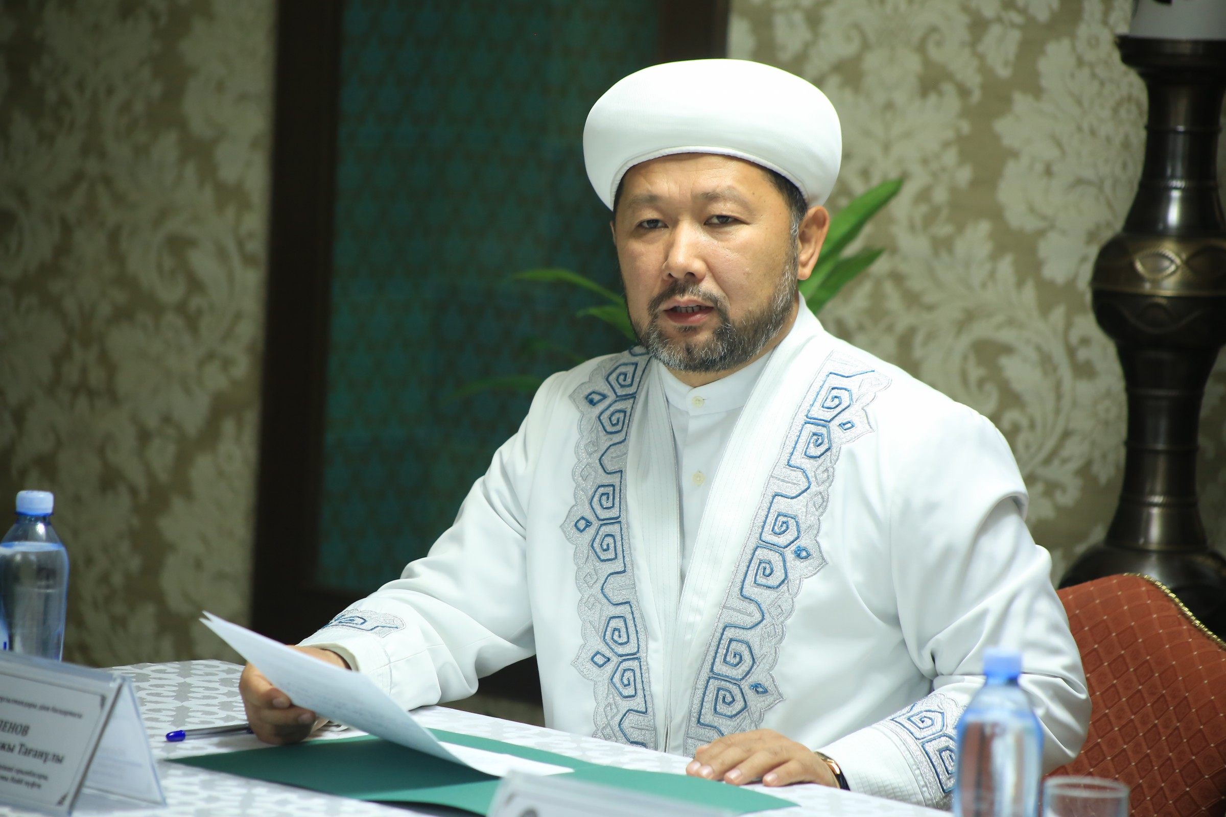 Экс-имам Бас мүфтиді сотқа берді