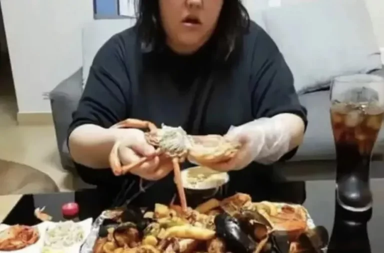 Блогер тікелей эфирде көз жұмды