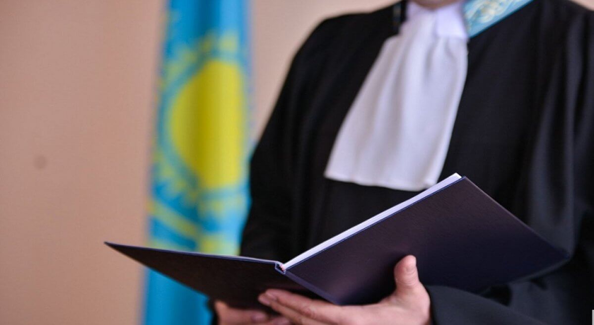Жаназаға берілген ақша үшін педагогты соттап, айыппұл салған