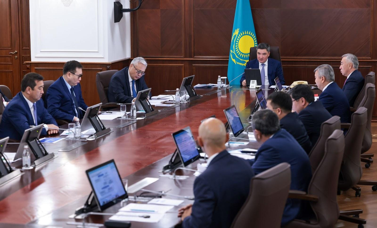 Олжас Бектенов агробизнес өкілдерімен Президент жолдауы аясында кездесу өткізді