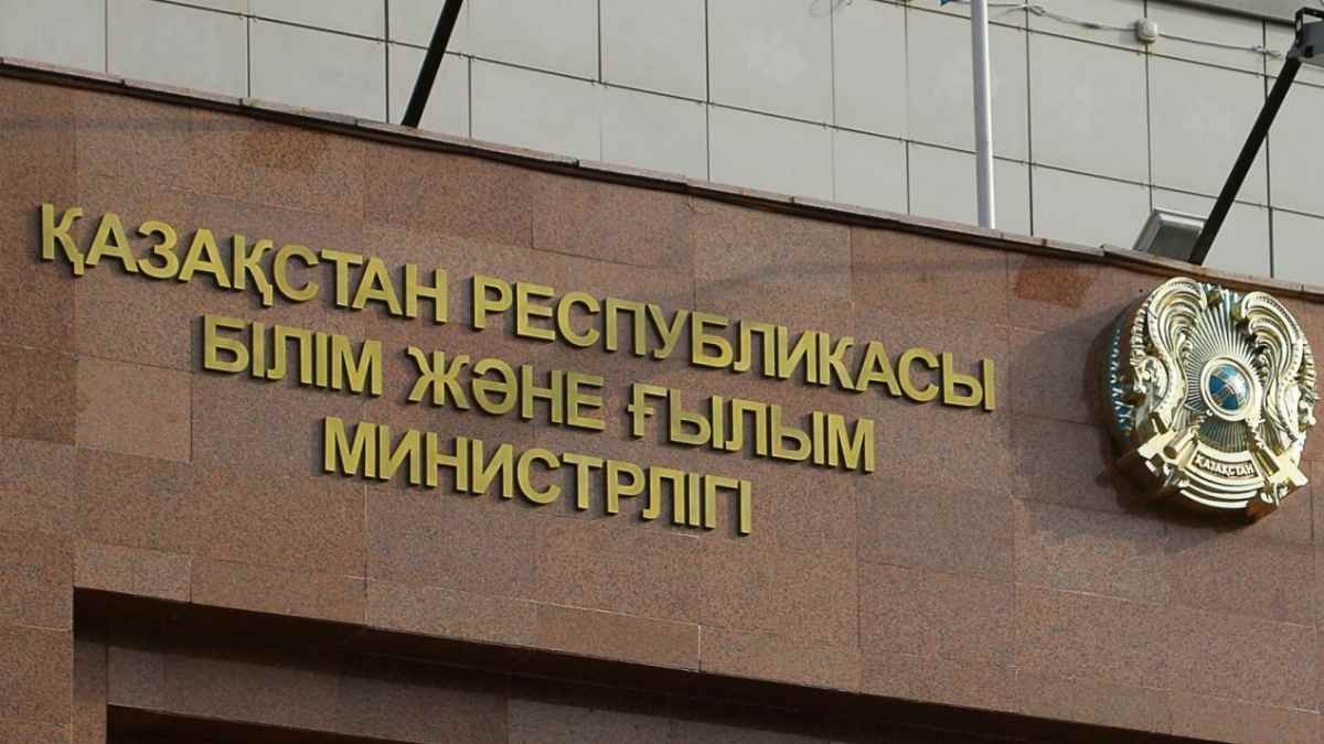 Министр "случайно кісілермен" жиын өткізбек