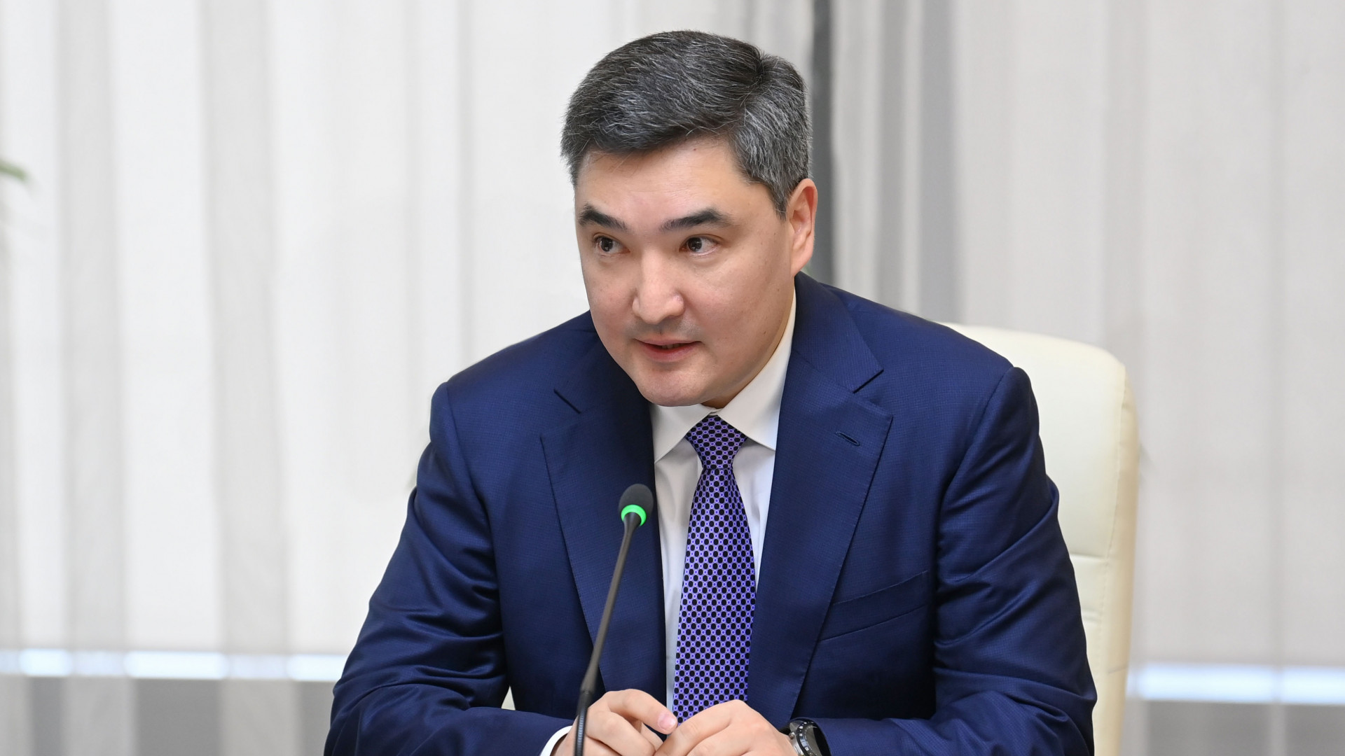 Олжас Бектенов әкімдердің жұмысын сынға алды