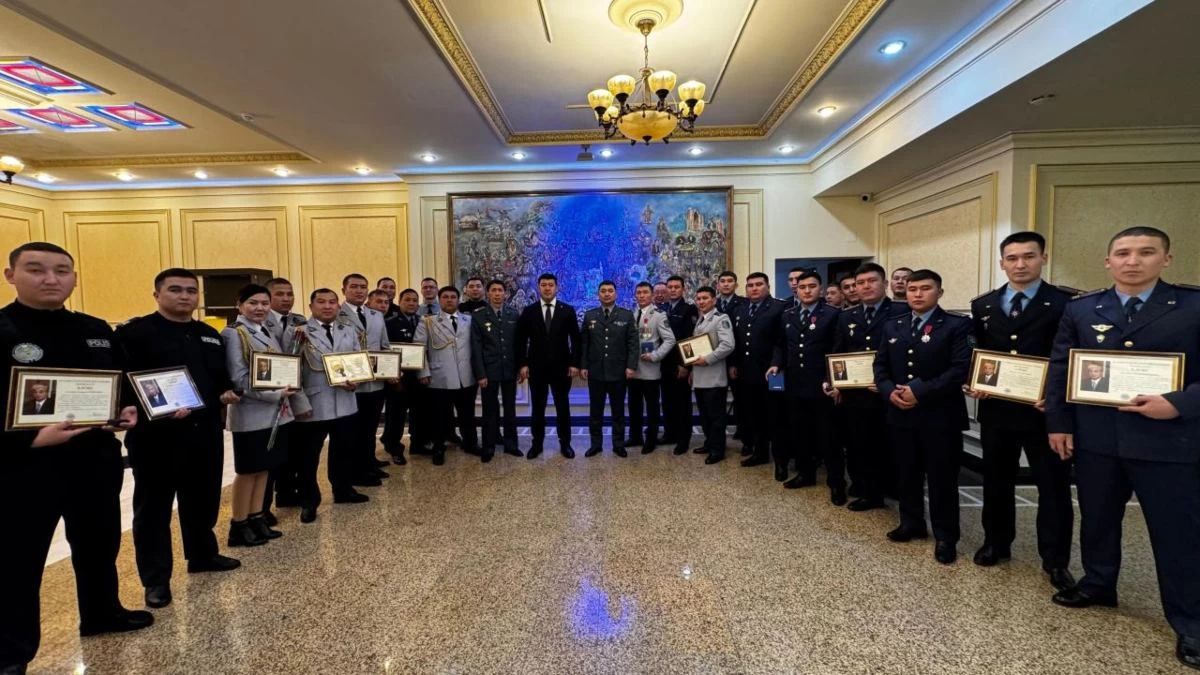 Әзербайжан министрі ұшақ апатында көмек берген қазақстандықтарды марапаттады