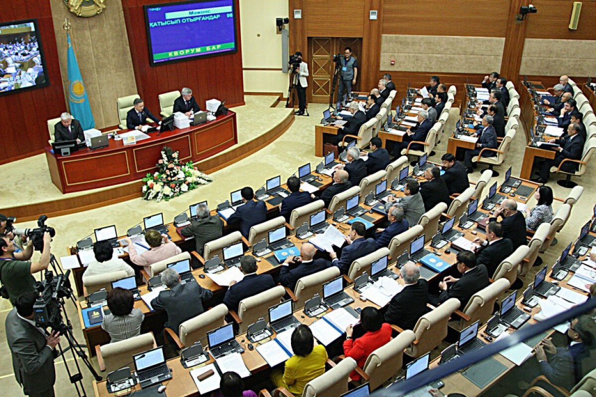 Парламенттегілердің ауызбіршілігі мықты болғаны сондай, бәрі бірдей "мақұл" дей салады