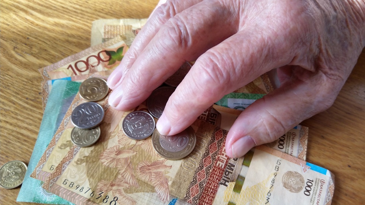 Зейнеткер "бақытты өмір" үшін 286 млн теңге жинап берген
