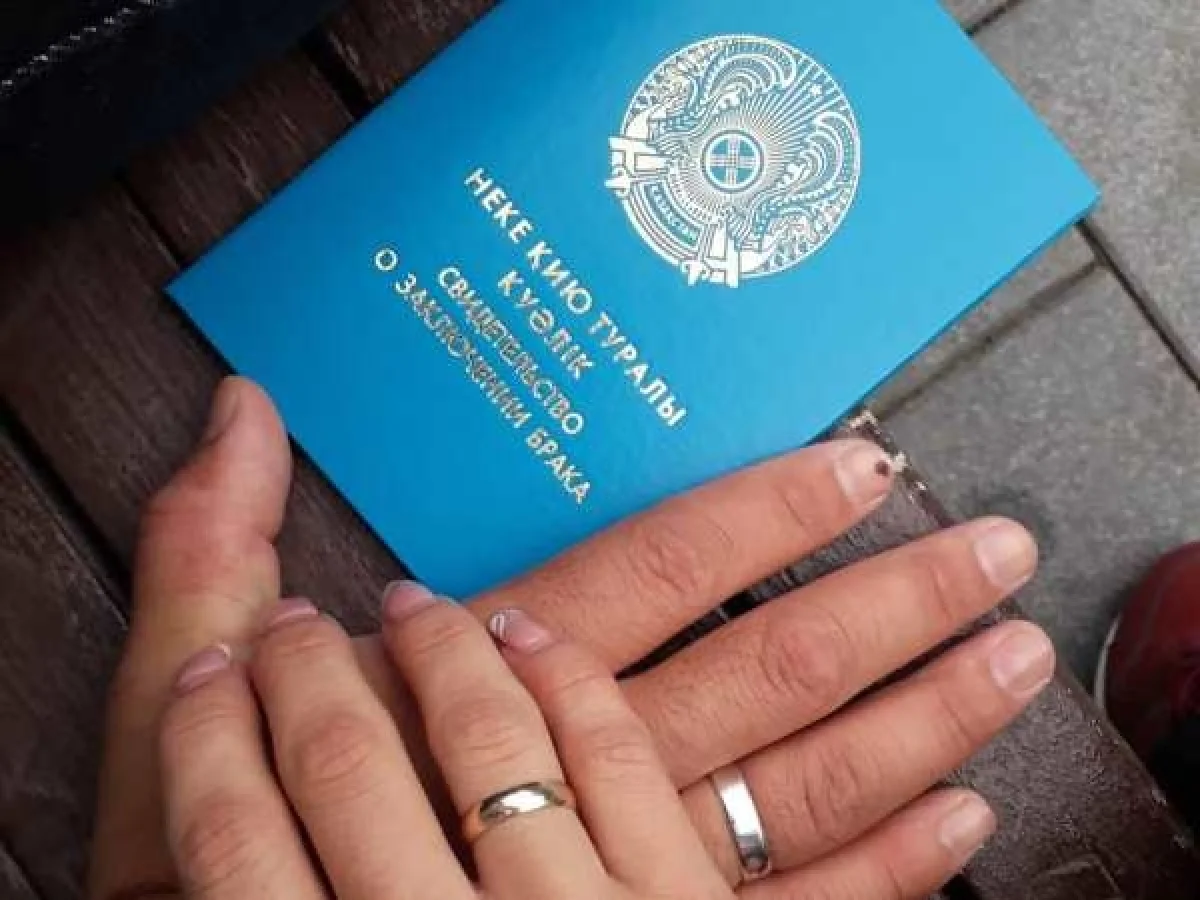 Әйел күйеуінің тегіне өткені дұрыс па, бұрыс па?
