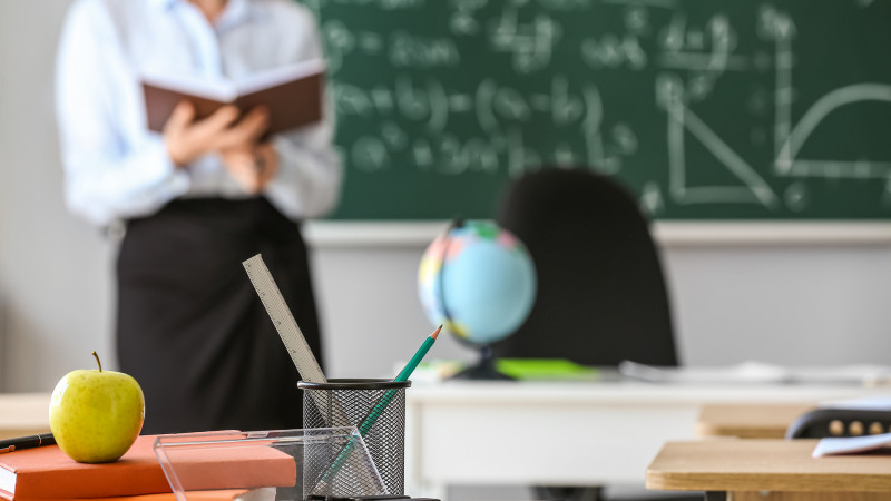 Білім басқарма өкілдерінің бетін жасырып, бүгежектегені несі?