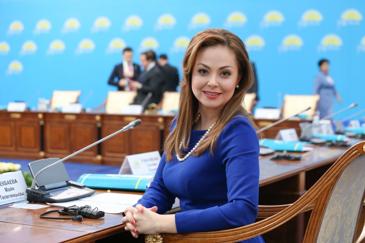 Қазақ әйелін кемсіту: Майя Бекбаева қазақ қыздарынан кешірім сұрай ма?