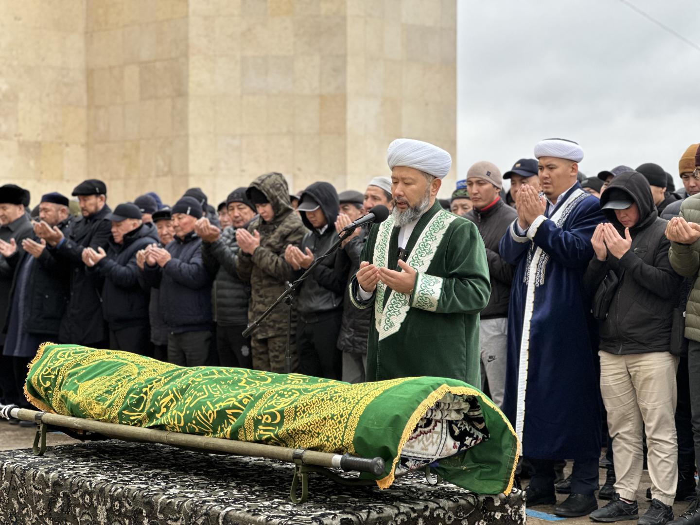 Танымал тұлғалардың жаназасын мешітте шығару дұрыс па?