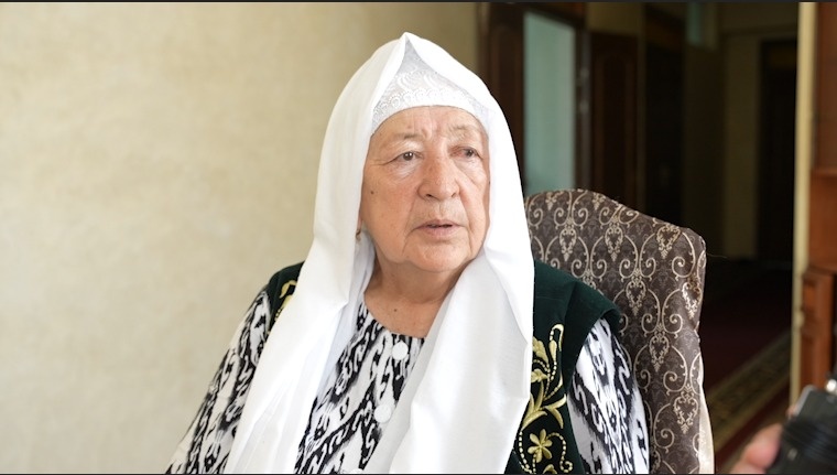 "Қара киінгендердің аяғын сындырамын" деген Әмина қажы Назарбаевпен арадағы келіспеушілігі туралы айтты