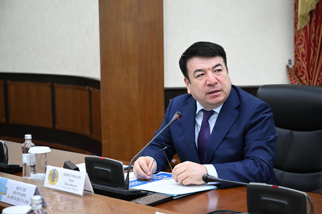 Оқу ағарту министрі тіл ережесін бұзып отыр, басқалардан не күтеміз?