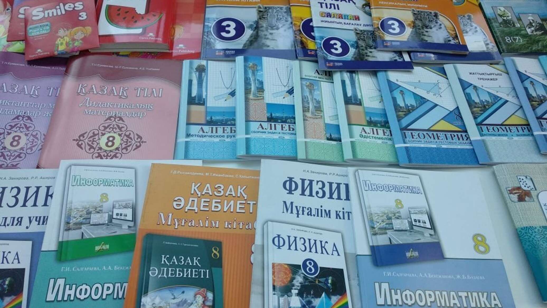 Оқулыққа жұмсалған 16 млрд теңгені сөз етпей, орынсыз жобаларға кеткен миллиардтарды неге айтпайды?