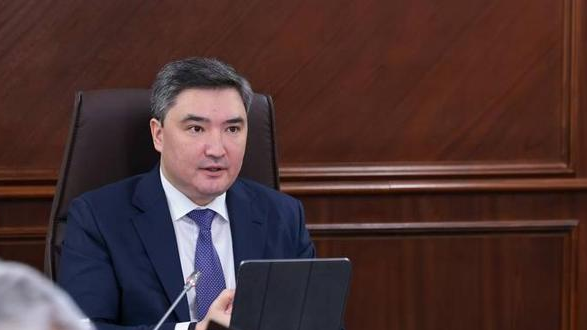 Президенттің тапсырмасы: Олжас Бектенов авиация саласын дамыту мәселелері бойынша жиын өткізді