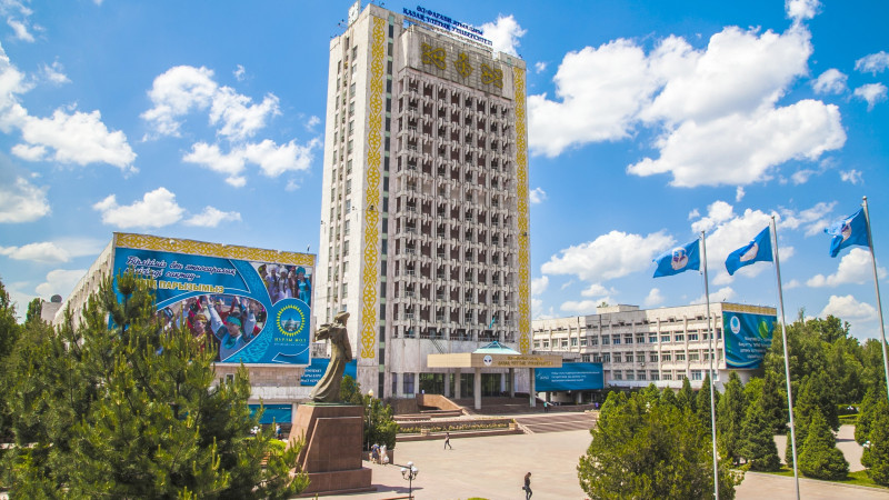  Саясат Нұрбек Әл-Фараби атындағы Қазақ ұлттық университетінде ректорат ғимаратының 14-ші қабатынан секіріп кеткен студент қыздың өліміне қатысты түсініктеме берді