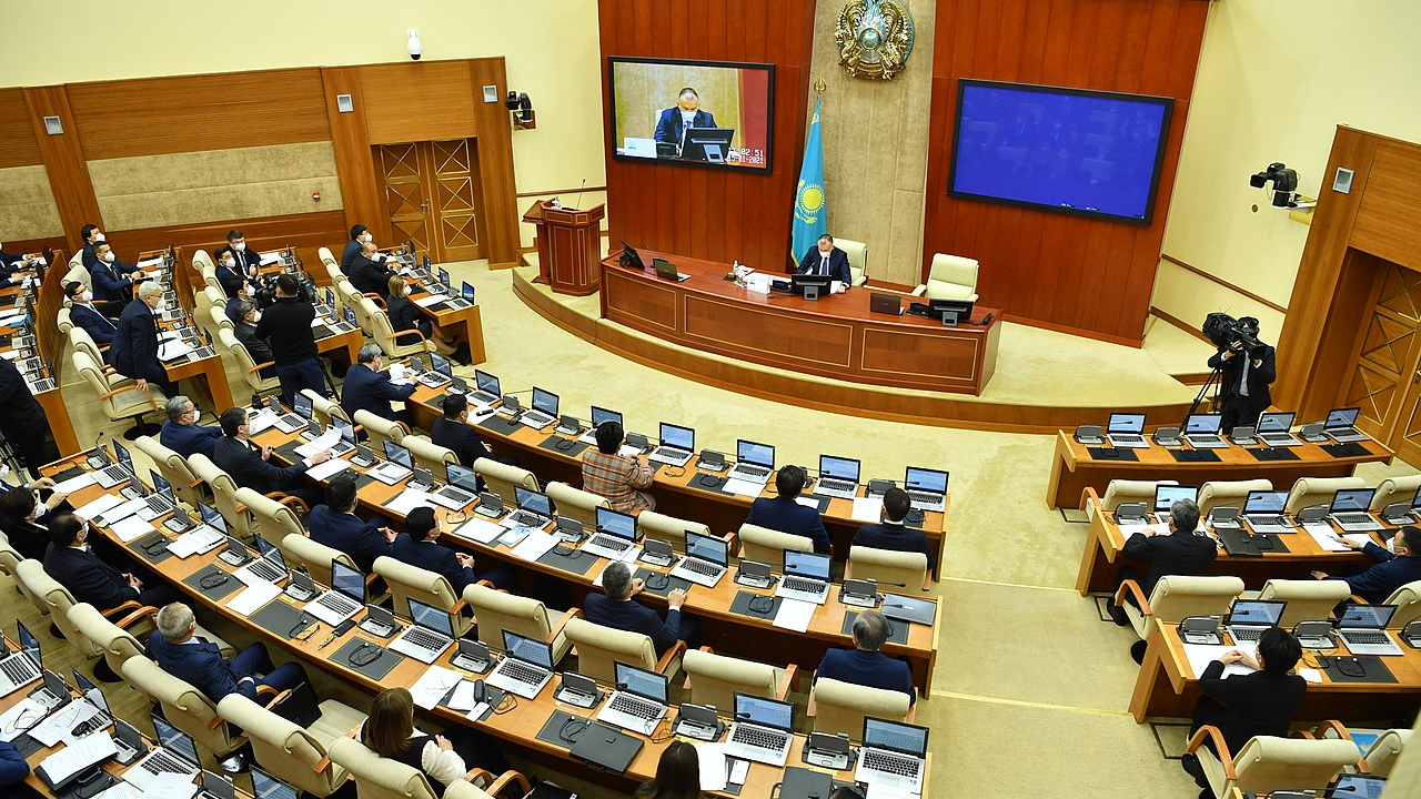 Құрылтай депутаттары мандатынан қалай айырылады?