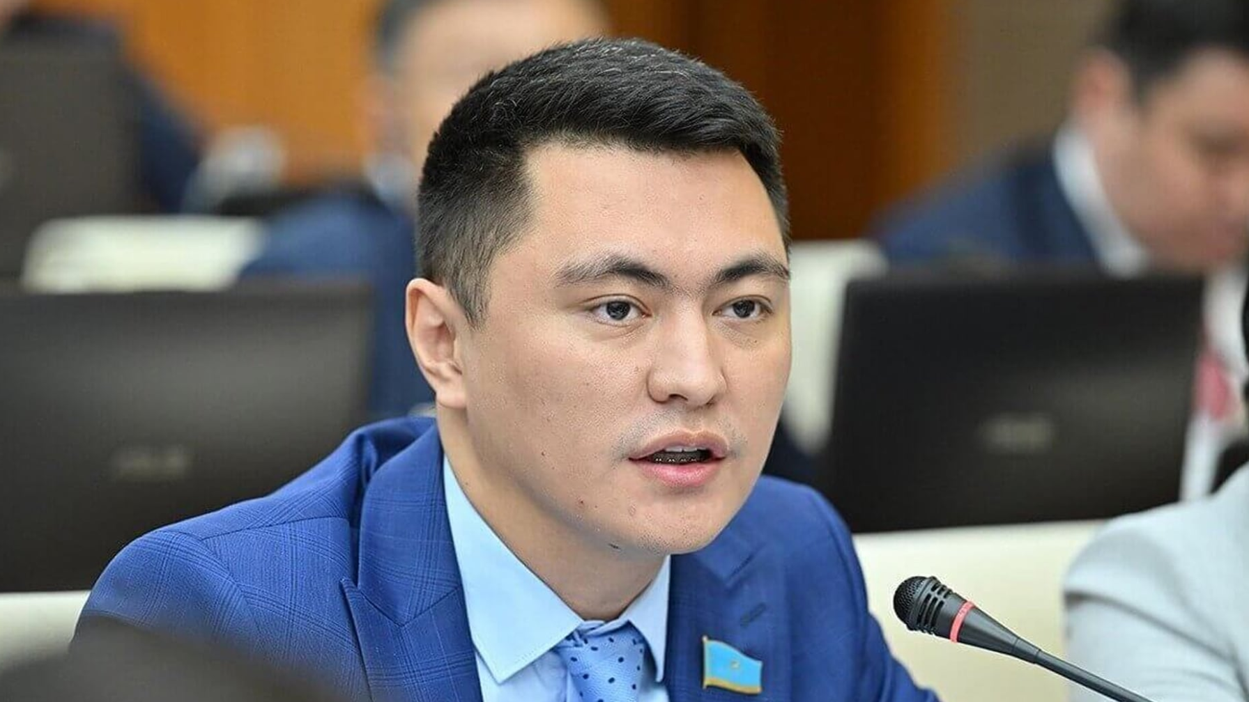 Әйелін Парламент атынан құттықтағанына қатысты депутат пікір білдірді