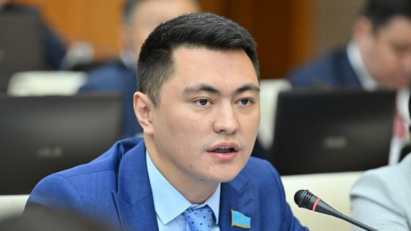 Әйелін Парламент атынан құттықтағанына қатысты депутат пікір білдірді