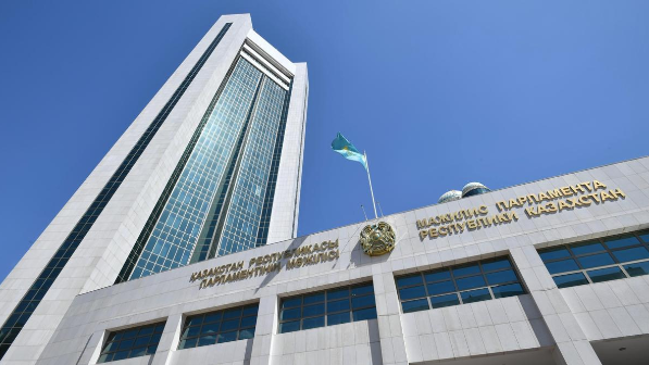 Парламент "Құрылтай туралы" заңды қабылдады