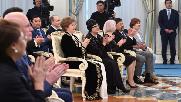 Президент ұлт руханиятына адал қызмет етіп жүрген мамандардың әлеуметтік жағдайын жақсартуға ерекше мән беріп отыратынын айтты