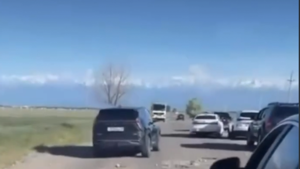 Ойық жолдың кесірінен бір отбасы жол апатына түсті