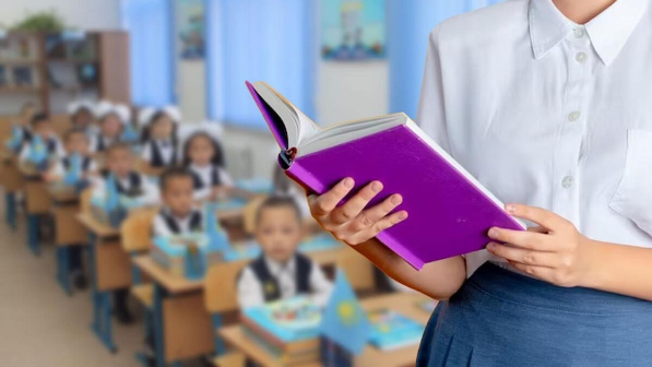 Жемқорлық пен мұғалімнің біліксіздігі - білім саласын дамытпай тұр ма?