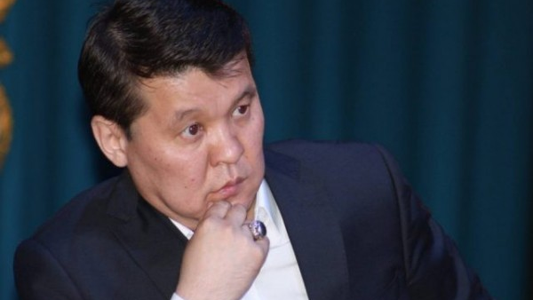 "Әбдіжәмілді Назарбаевқа сүйрелеп кіргізген..."деген атақты ақын сұмдық жазба жариялады