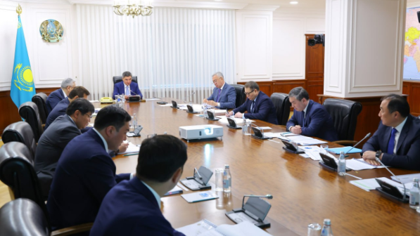 Олжас Бектенов экономиканың өсімін қамтамасыз ету мәселесі бойынша кеңес өткізді