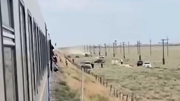 Вагон рельстен шығып кеткен: Алматы-Саратов пойызы апатқа ұшырады