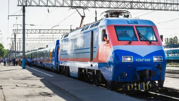 «Ұшақтың бағасымен теңесті»: Пойыз билеттерінің бағасы қызу талқыға түсті