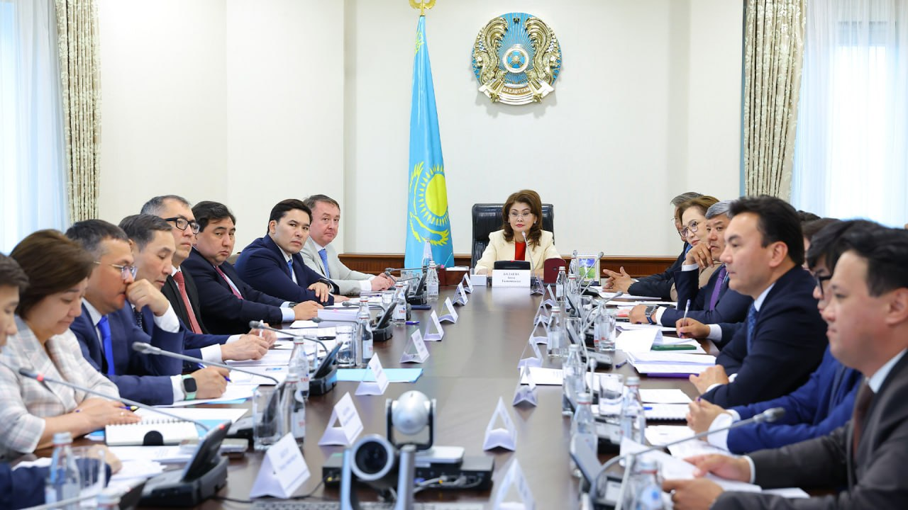 Үкіметте мемлекеттік тіл саясатын жүзеге асыру жөніндегі комиссияның отырысы өтті