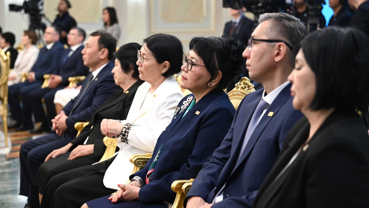 Мемлекет басшысы бала өмірін сақтап қалған дәрігерлердің қажырлы еңбегін үлгі етті  