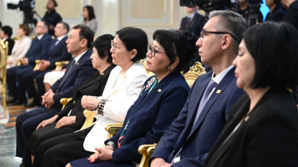 Мемлекет басшысы бала өмірін сақтап қалған дәрігерлердің қажырлы еңбегін үлгі етті  