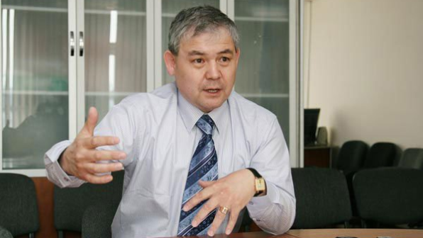 Уәлихан Қайсаров: "Азат Перуашев енді қашып кетуі мүмкін"