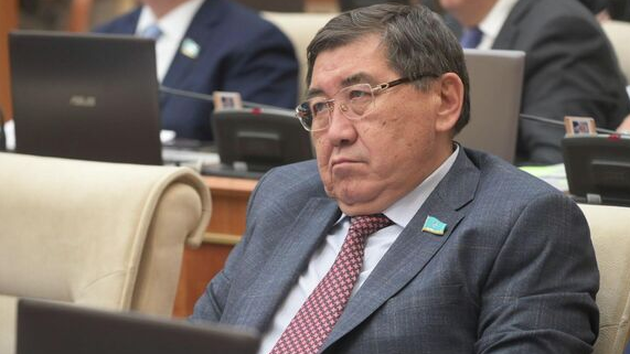 Депутат Ермұрат Бапидың бетпердесін сыпыратын, сұрапыл деректер шықты