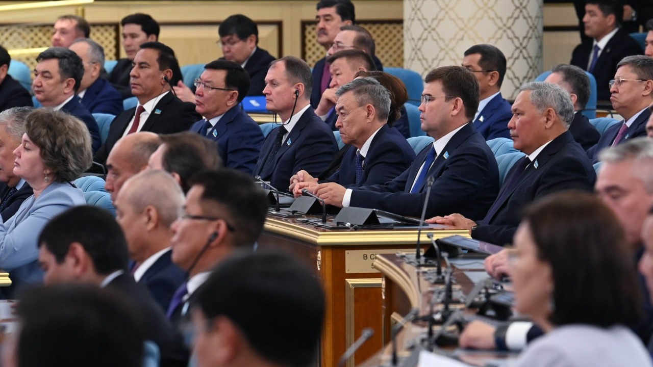 Мемлекет Басшысы: "Еліміздегі автокөлік жолдарының сапасын жақсарту міндетін де орындауымыз керек"