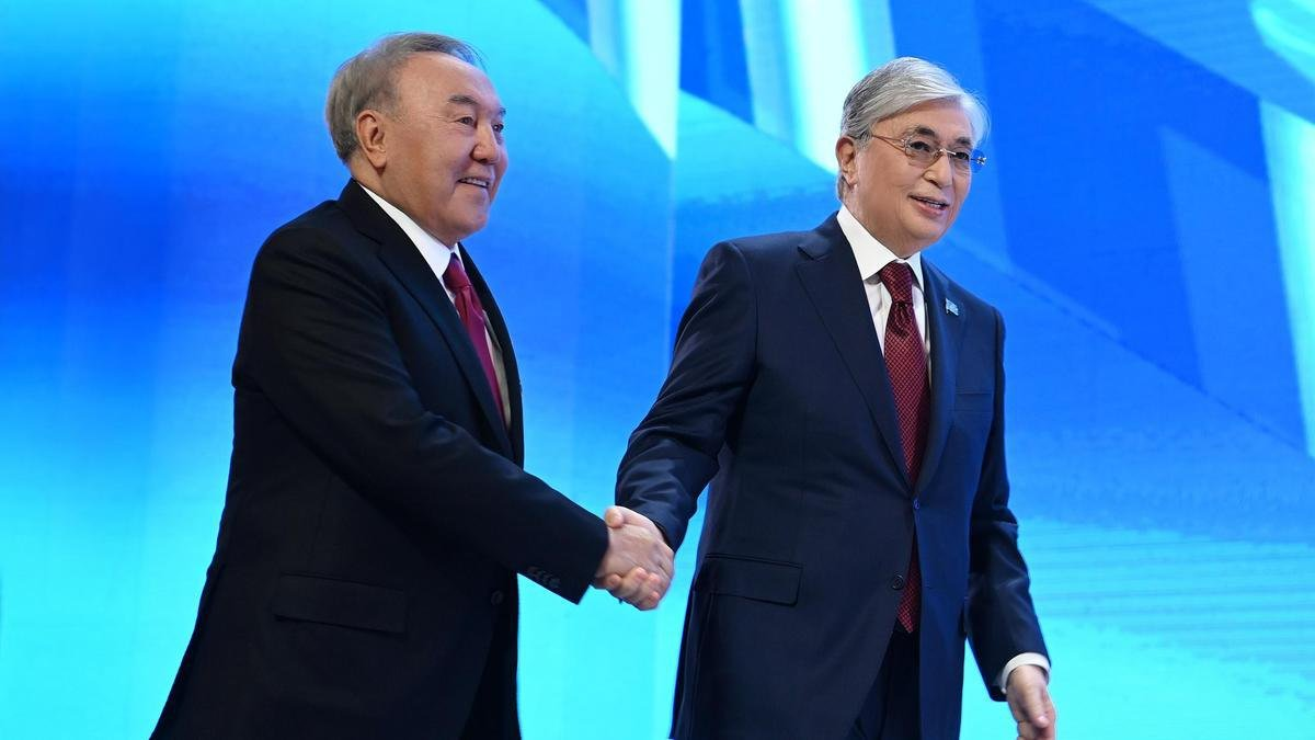 Тоқаев Назарбаевты туған күнімен құттықтады