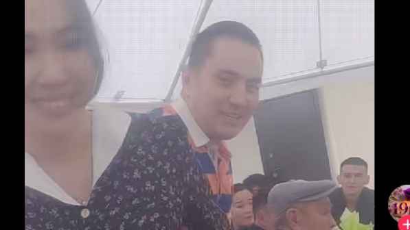"Айкеріммен жабысып": Актер Нұрлан Әлімжанның әйелі жұртты таңғалдырды